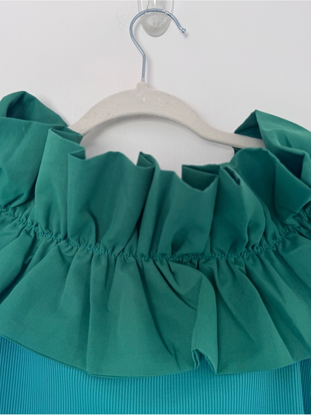 Emerald Ruffle Off-Shoulder Tank Top - Picture 4 of 4